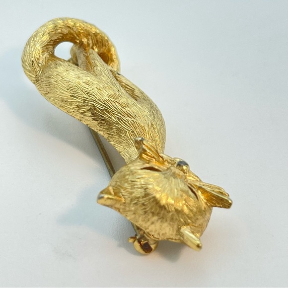 Vintage Stamped Monet Cat Brooch Pet Kitty Jewelry Textured Brushed Gold Tone - Picture 6 of 11